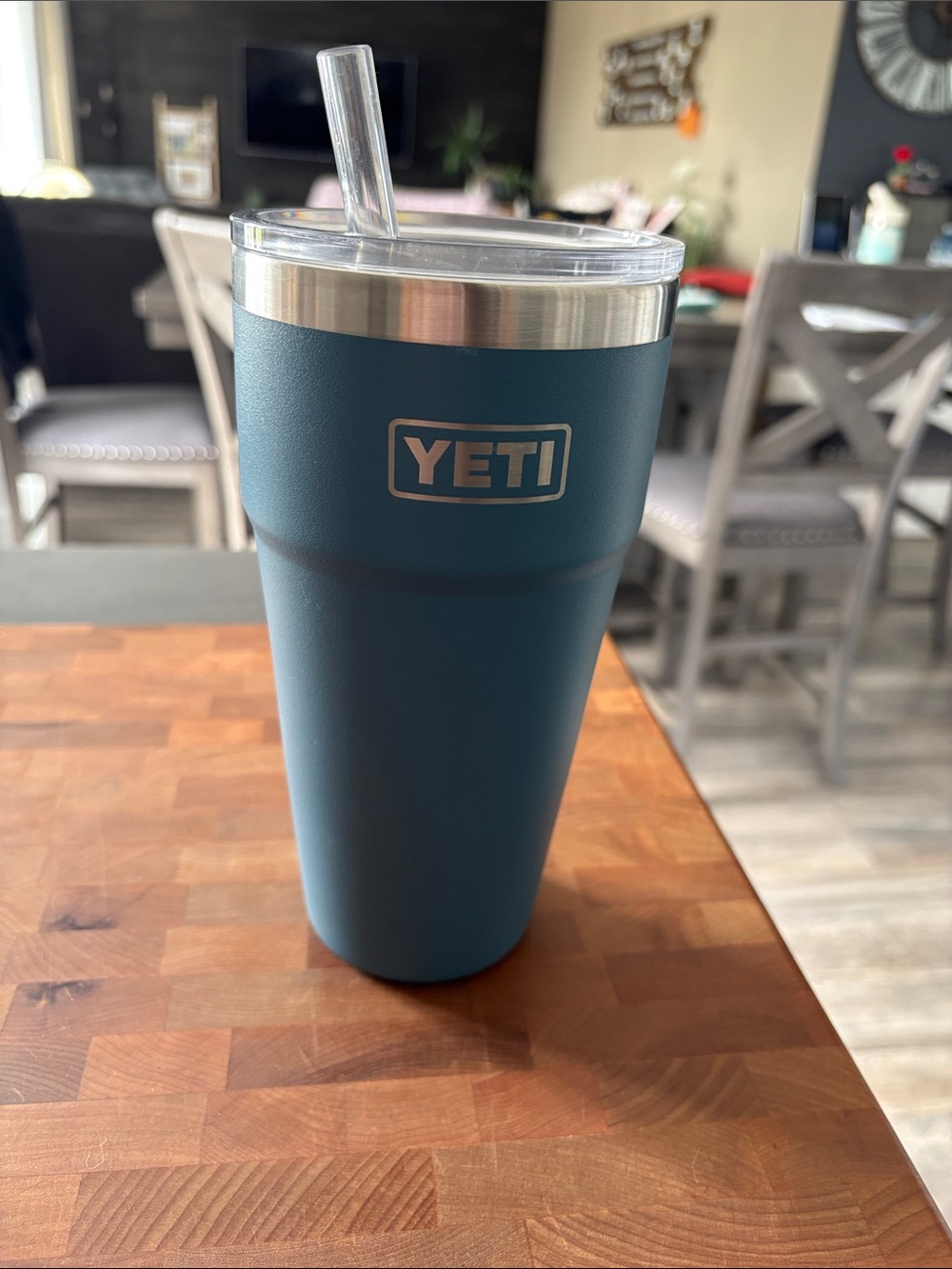 Yeti Steel Rambler Tumbler in Teal Blue with Clear Lid